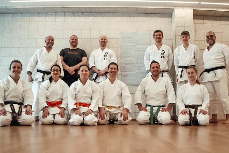 Kleiner Wald Kagami Biraki 2024