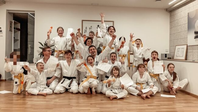 Kleiner Wald Kinder Karate Prüfung 2023