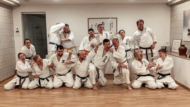 Orscholz zu Besuch im Kansokan Besuch aus dem befreundeten Dojo in Orscholz - Gruppenfoto nach einer Übung zur Vorbereitung der Taka Tour 2024