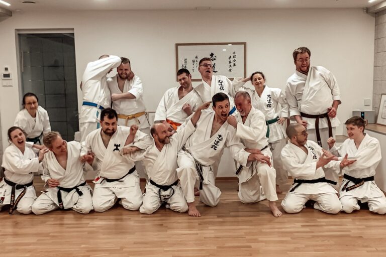 Besuch aus dem befreundeten Dojo in Orscholz - Gruppenfoto nach einer Übung zur Vorbereitung der Taka Tour 2024